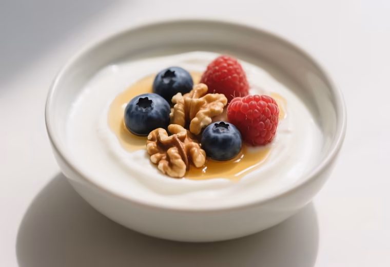 Greek Yoghurt & Berry Protein Bowl